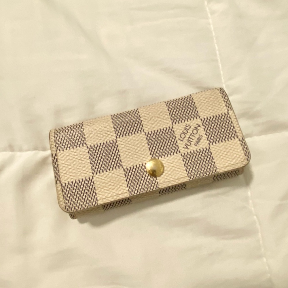 SOLD!! 💯 Authentic Louis Vuitton 4 Key Holder - Picture 8 of 10